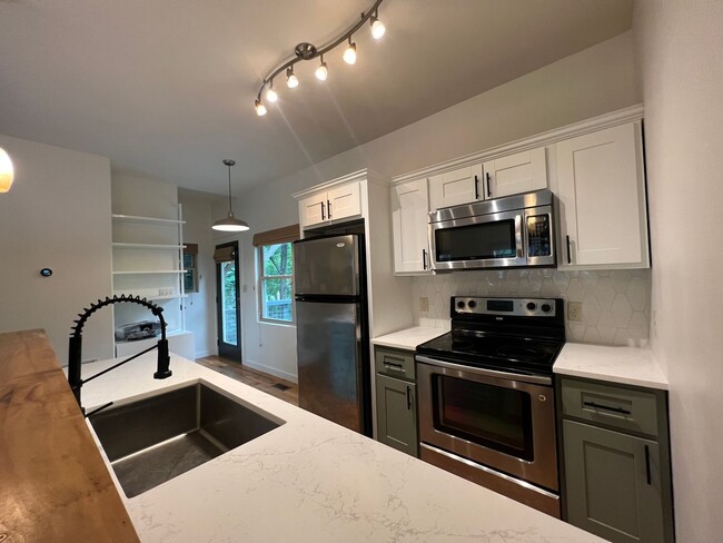 Building Photo - West AVL Home!