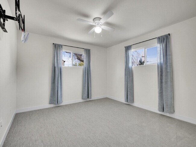 Building Photo - $2,245.95 - $300 OFF - First 2 Months'Rent - 3 Bedrooms, 1.5 Bathrooms, Single Family Home in Aur...