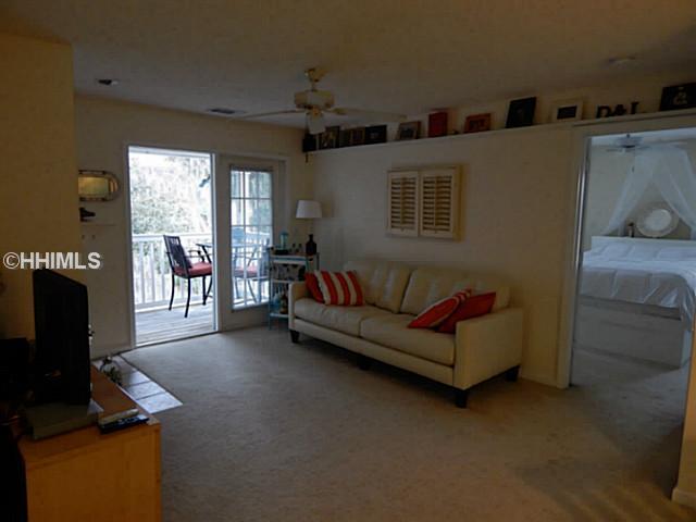 Living room - 100 Kensington Blvd