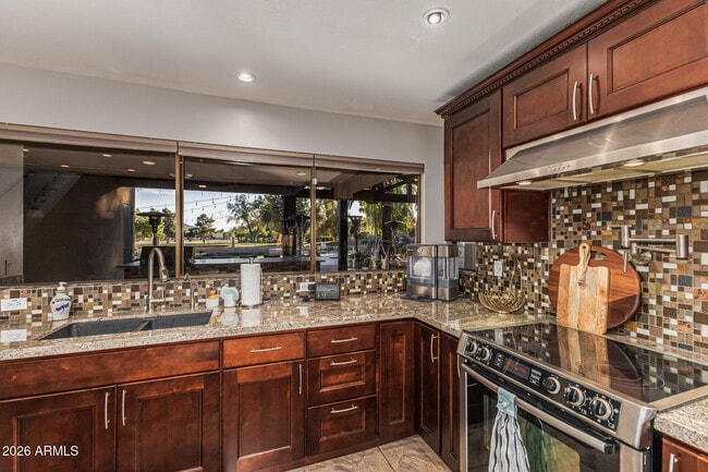 Building Photo - 5821 E Cactus Rd