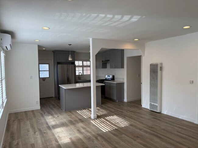 Building Photo - 3211 Park Ln