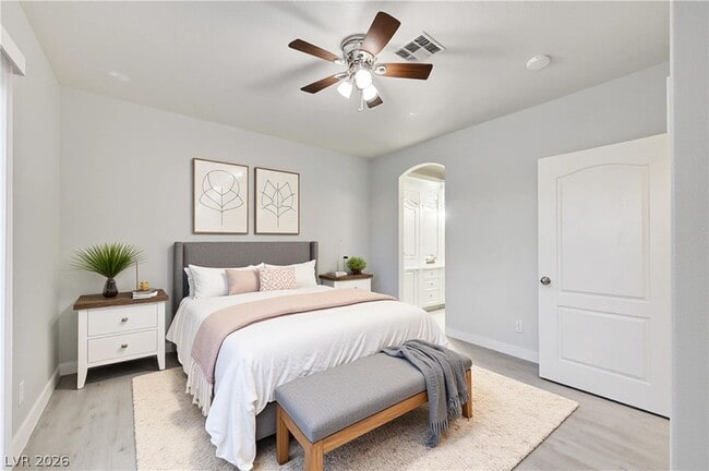 Building Photo - 1900 N Torrey Pines Dr