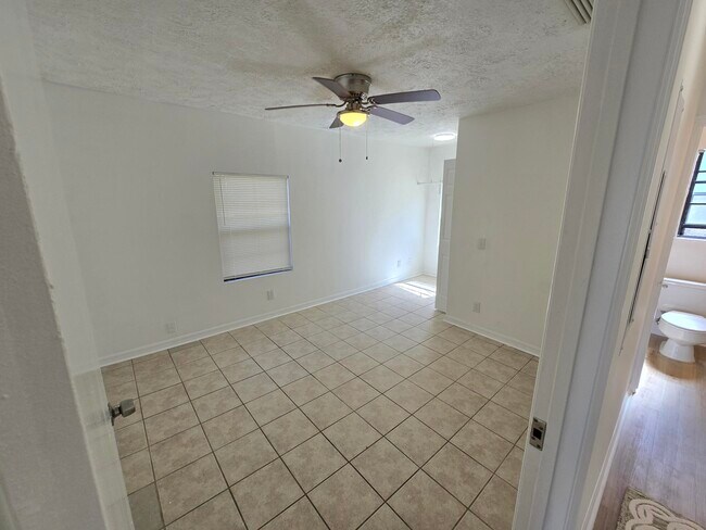 Building Photo - 1955 10th Pl