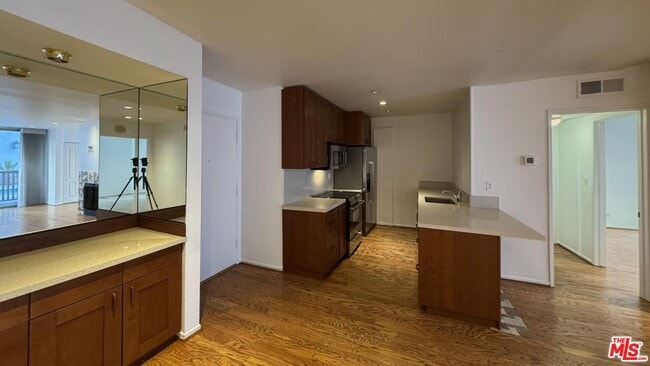 Building Photo - 1134 Alta Loma Rd