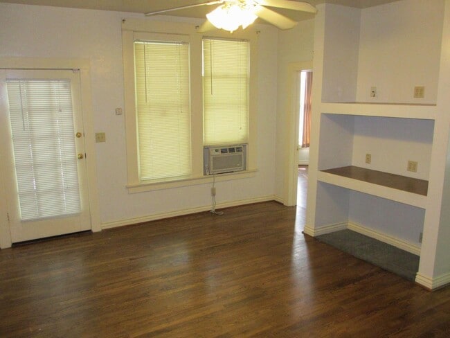 Building Photo - 421 Normal Ave