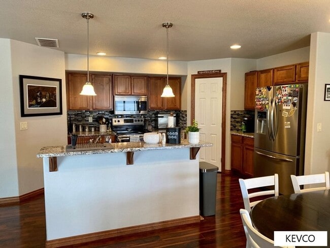 Building Photo - Expansive Newer Construction Townhome!