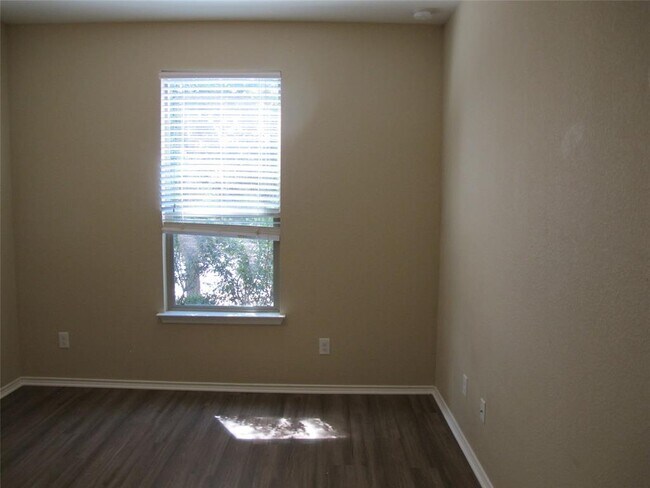 Building Photo - 6109 Mantalcino Dr