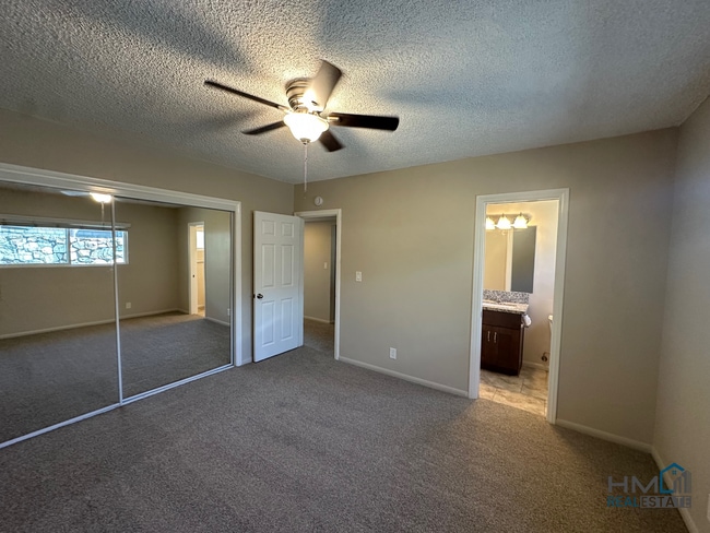 Building Photo - Homes Management - 2 Bed, 2 Bath Triplex i...