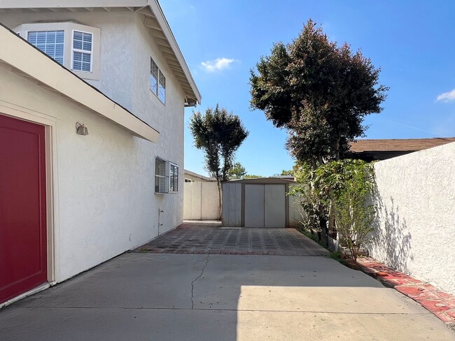 Building Photo - **12029 W 166th St Norwalk** 3 bedroom 2 b...