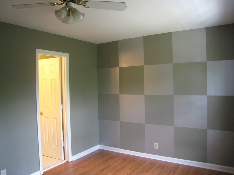 Building Photo - 2645 Blakemore Ave