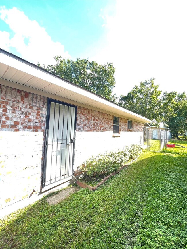 Building Photo - 1212 Avenue M