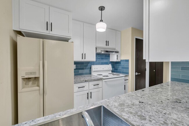 Building Photo - 4104 68th Ave NW