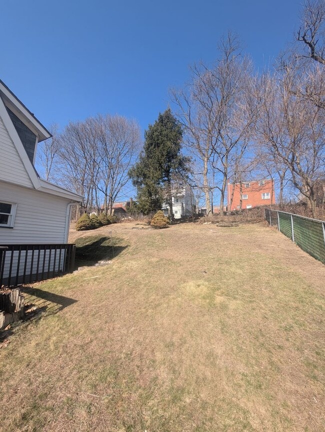 Building Photo - Newly Renovated 2 Bed, 1 Bath Home in Crafton -- AVAILABLE NOW!