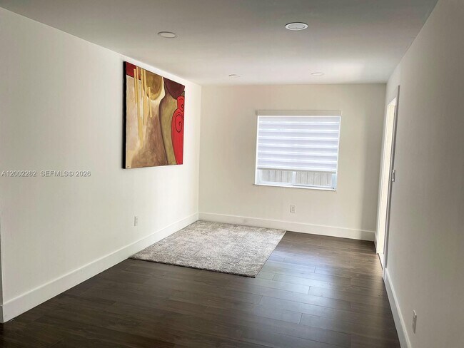 Building Photo - 471 NW 32nd Ct