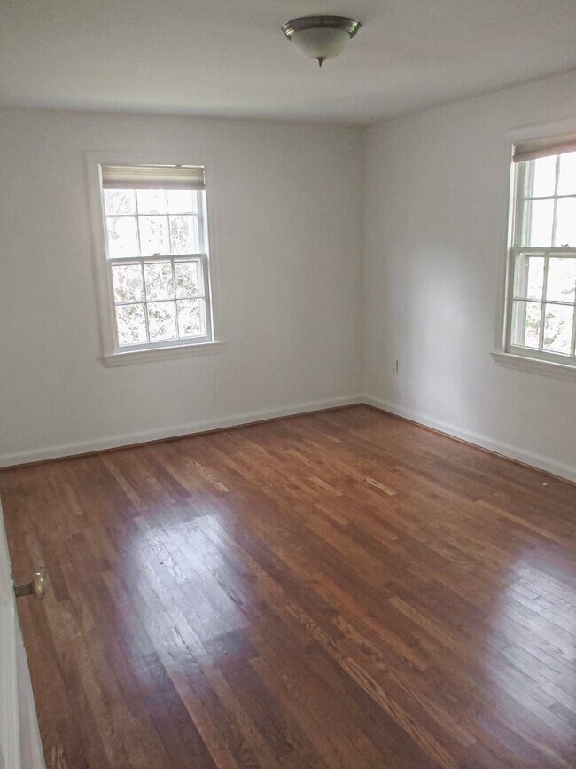 Building Photo - Ideal 3 Bedroom 2 Bath Colonial Just Over ...