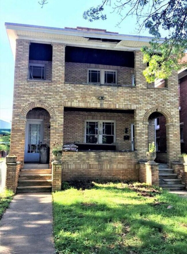 Primary Photo - 1322 10th Ave