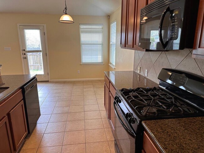 Building Photo - 15008 Fernhill Dr