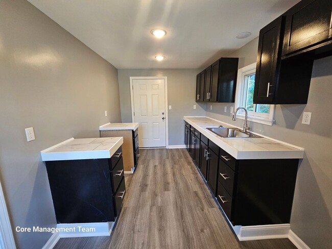 Building Photo - Fully Renovated 4 bedroom 1 bath home in B...