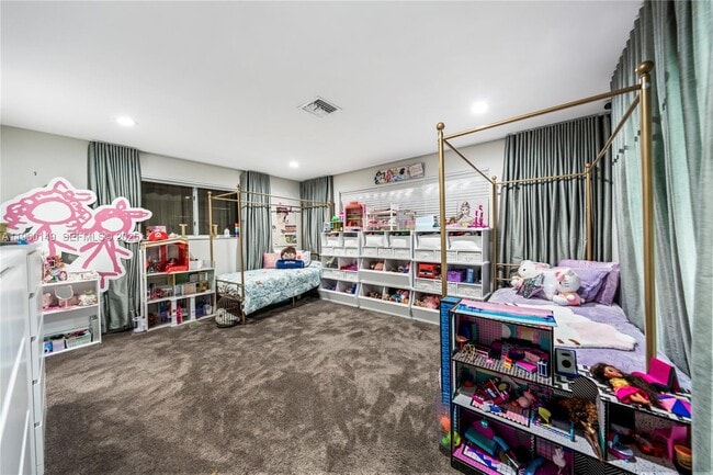 Building Photo - 5820 Palm Tree Rd