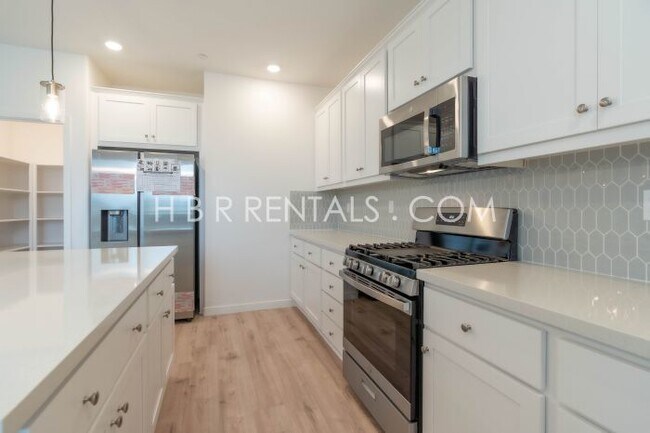 Building Photo - Charming 4-Bed, 3-Bath Home in Lathrop’s T...