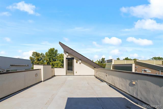 Building Photo - 2414 Glenarm Pl