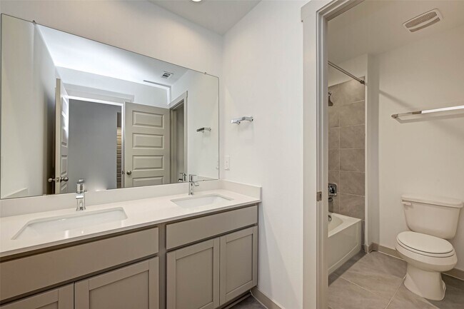 Building Photo - 3418 Lake Landing Ln