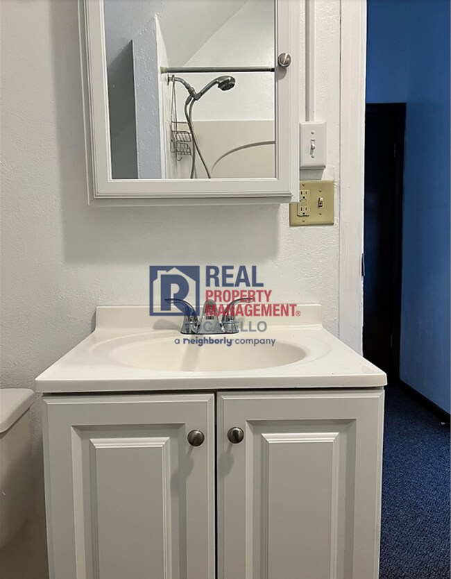 Building Photo - 708 N Arthur Ave