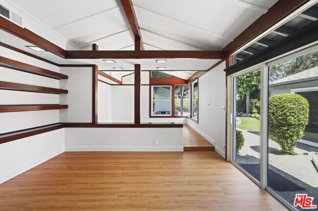 Building Photo - 2672 Veteran Ave