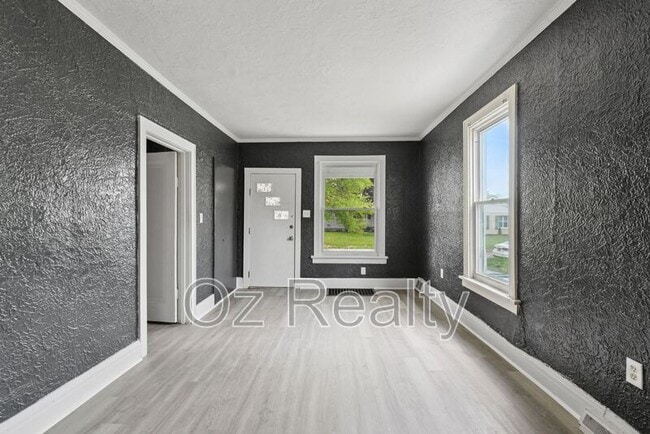 Building Photo - 1310 Almon Ave