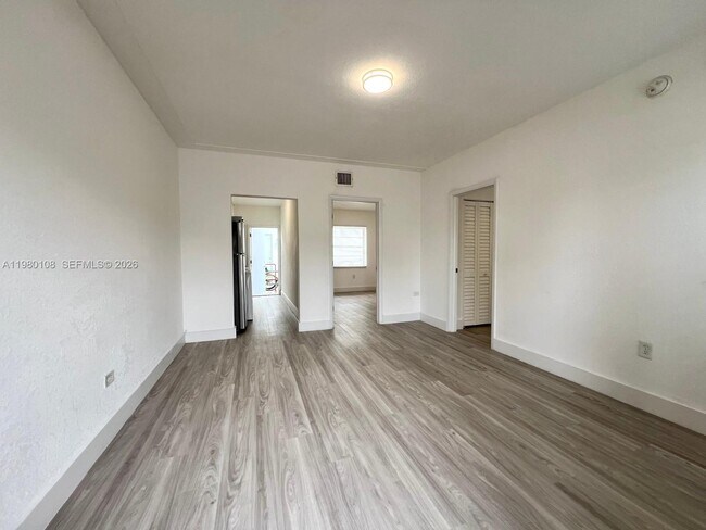 Building Photo - 1900 Calais Dr