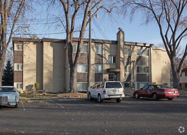 Building Photo - 2048 County Road F E