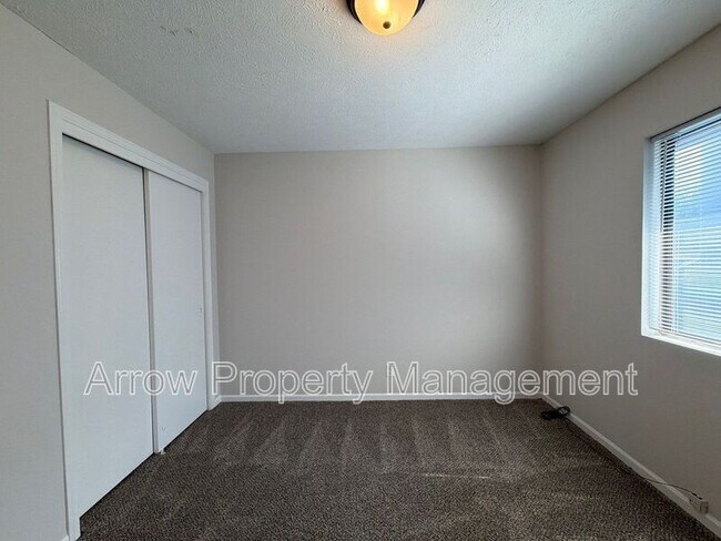 Building Photo - 922 A St