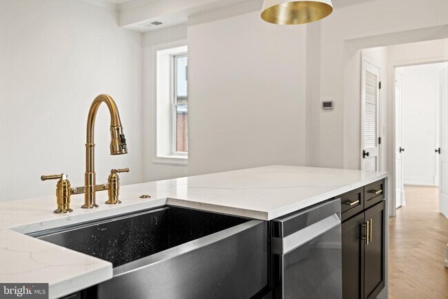 Building Photo - 1709 21st St NW