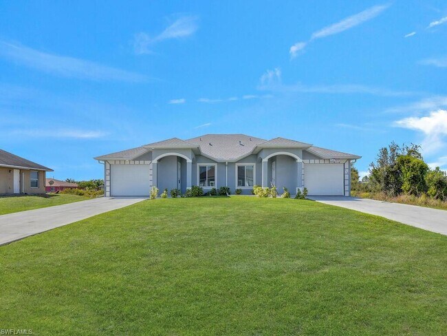 Building Photo - 716 Harry Ave S