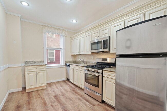 Building Photo - 6045 Boulevard E