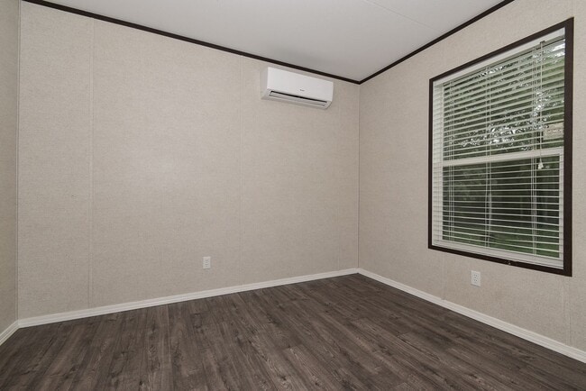 Building Photo - 550 Quail Run Cir