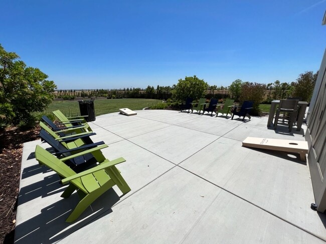 Building Photo - Newer Construction Home located in desirab...