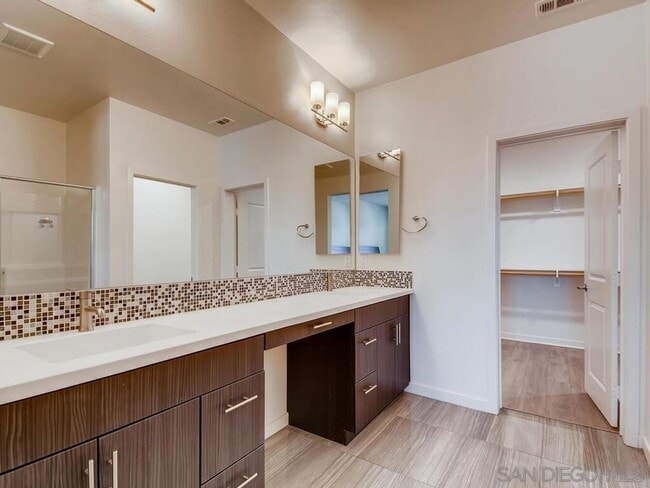 Building Photo - Bright and Modern 2 Bedroom Townhome in Otay Ranch!