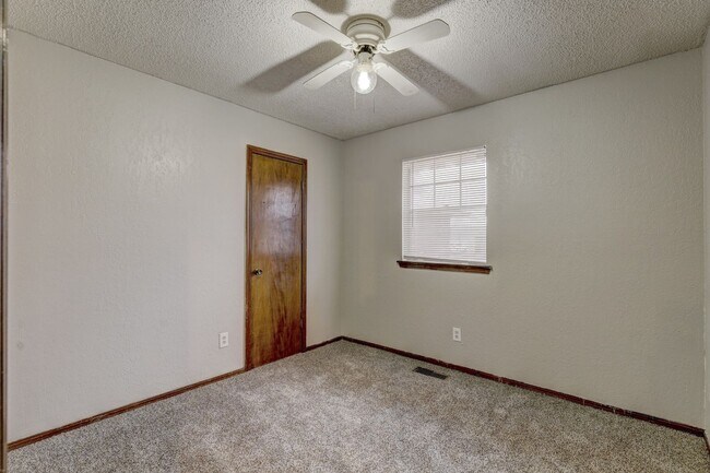 Building Photo - 3 bed 2 bath home in Moore, Ok