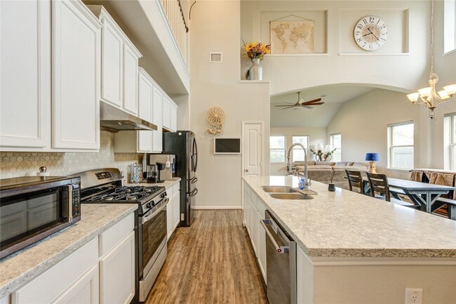 Building Photo - 30434 Butternut Oak Ln
