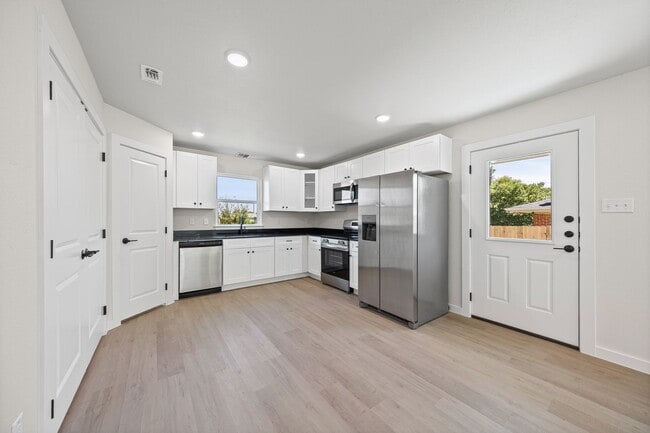 Building Photo - Brand New, Modern, and Ready for You in Temple, TX!