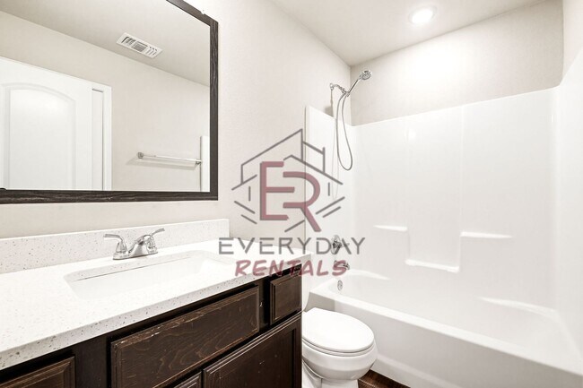 Building Photo - 3 bedroom 2 Bath home in Yowell Ranch