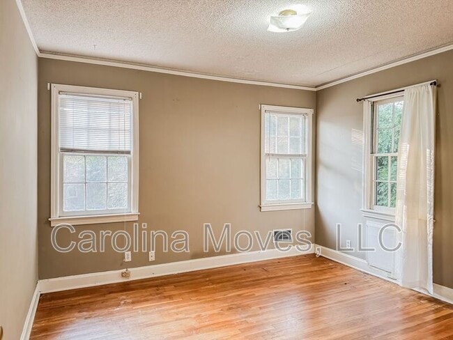 Building Photo - 2 Garraux St