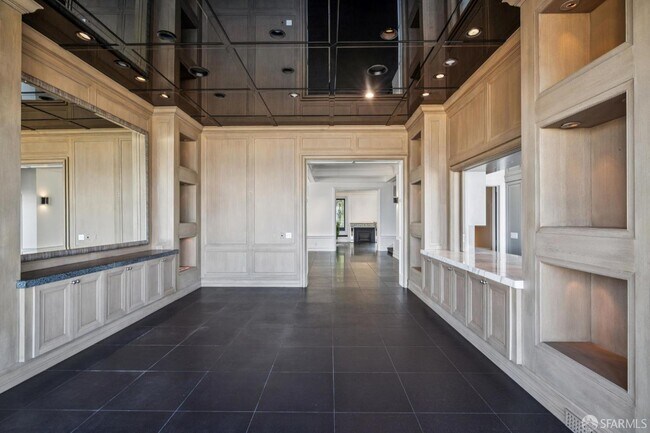 Building Photo - 2336 Broadway