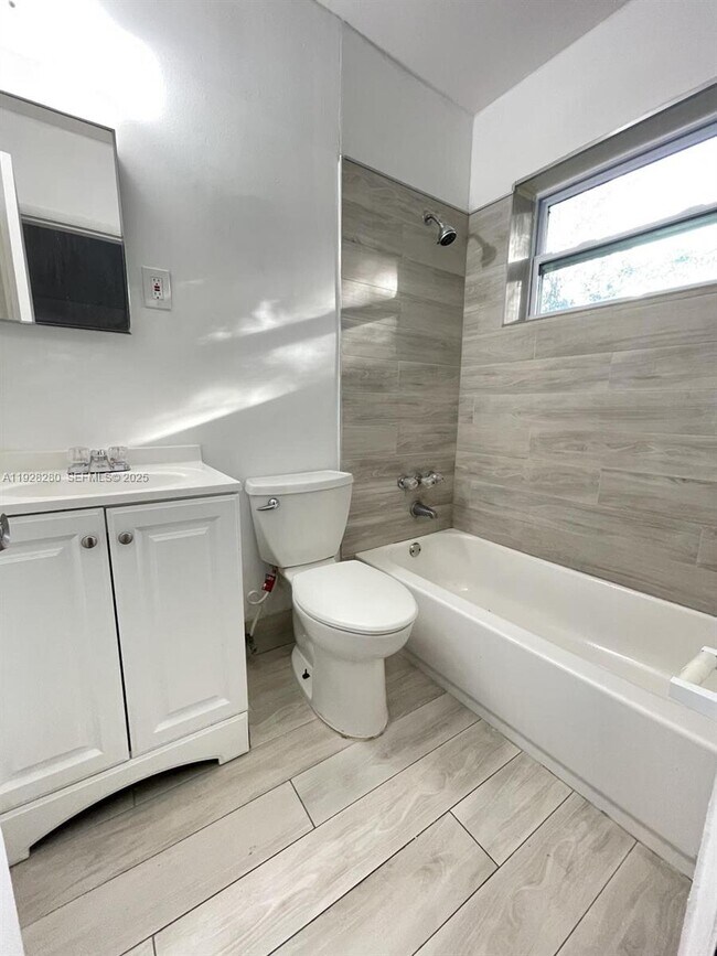 Building Photo - 330 SW 19th St