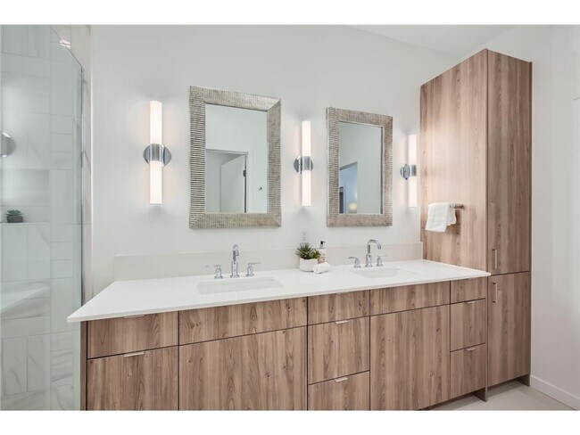 Building Photo - 4 West Dr