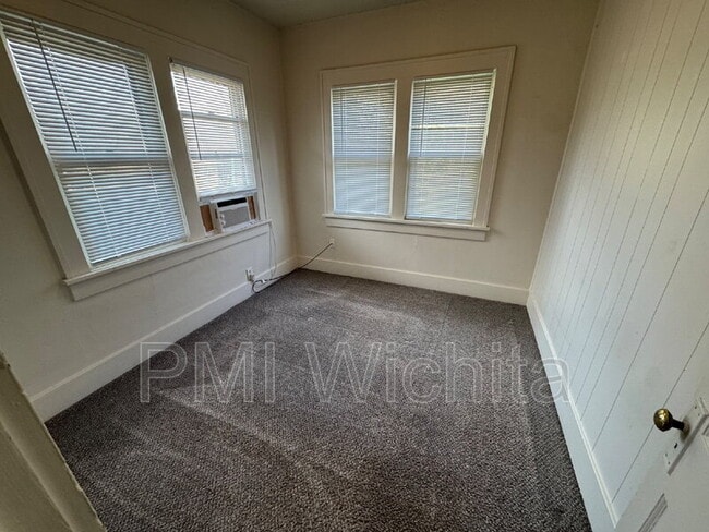 Building Photo - 422 S Glenn St