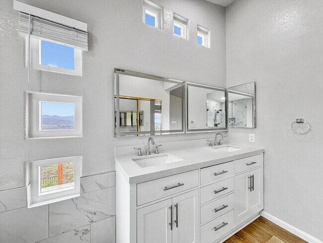 Building Photo - Spacious & Upgraded 4 Bedroom, 3 Bath Home...