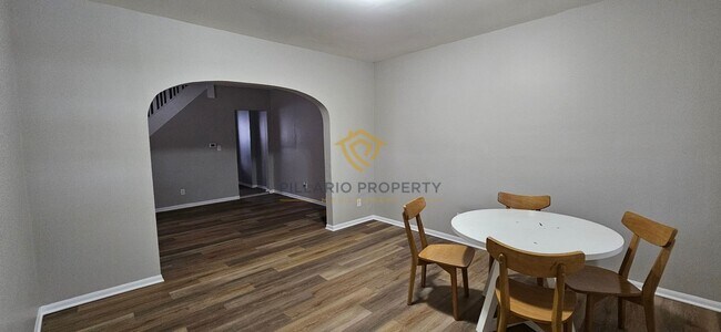 Building Photo - 933-935 N Dearborn St