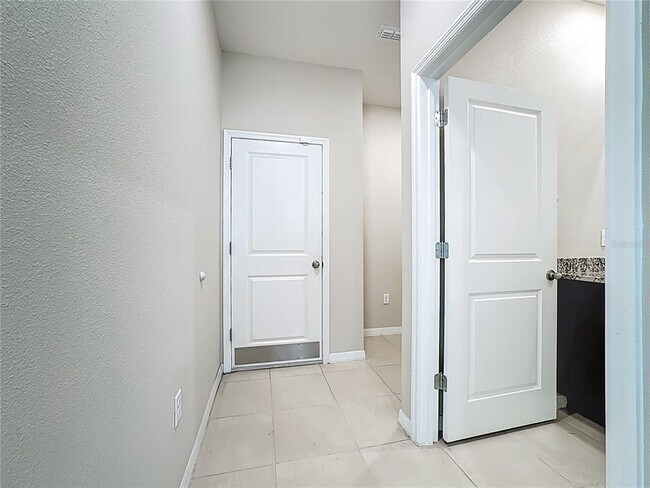 Building Photo - 13071 Brookside Moss Dr